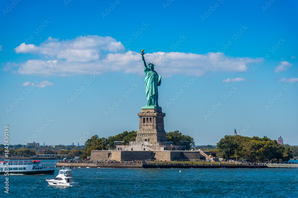 Fototapeta premium World famous Statue of Liberty in New York