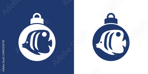 Logo nautical. Silueta de bola de navidad con pez tropical para tarjetas y felicitaciones de Navidad