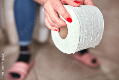 Cuadro en lienzo Woman with urge to go to the toilet at home.