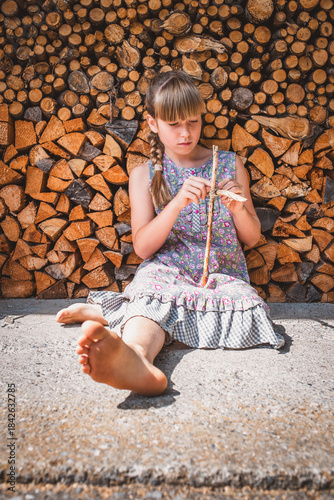 Kind / Mädchen / Beschäftigung