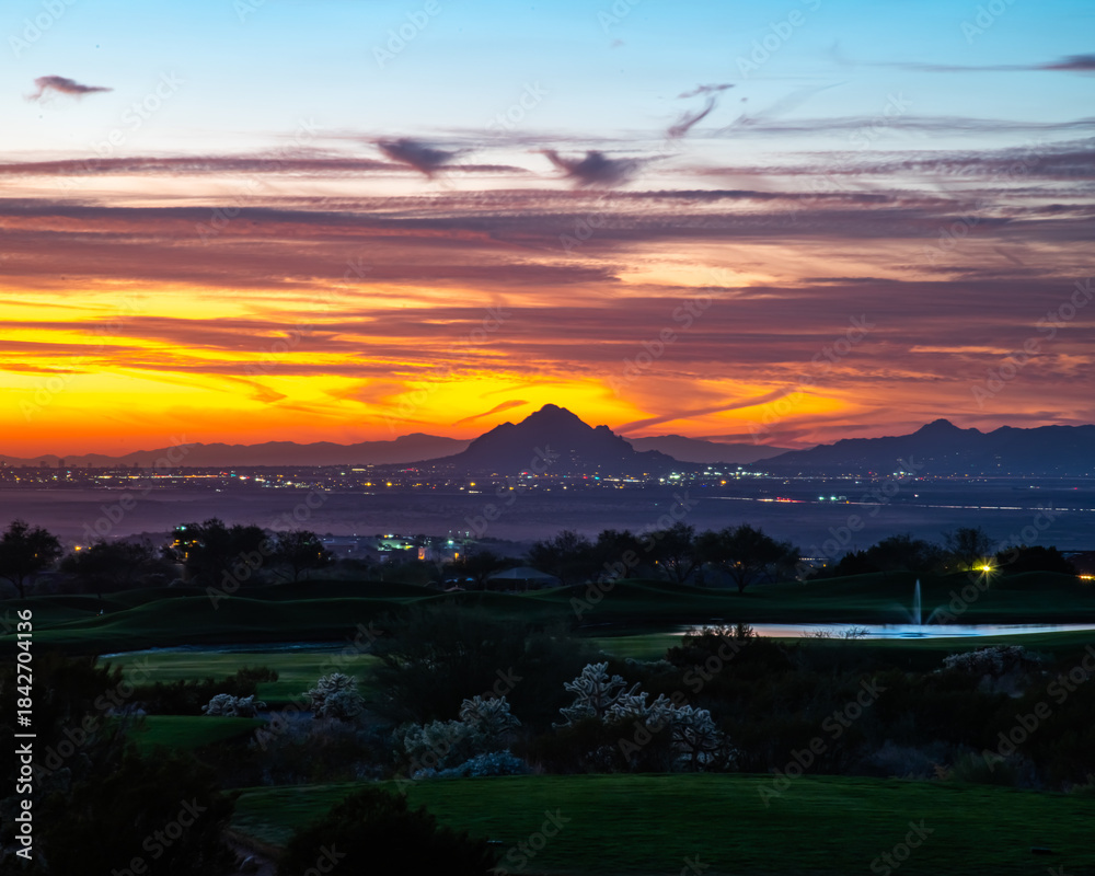 Fototapeta premium A dramatic Arizona sunset looking west across the Phoenix valley.