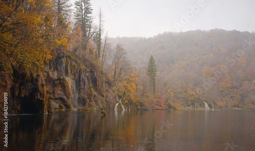 Photos Plitvice Lakes in Croatia during autumn, showcasing stunning waterfalls, vibrant foliage, and crystal-clear waters, creating a magical and serene natural landscape perfect for nature lovers