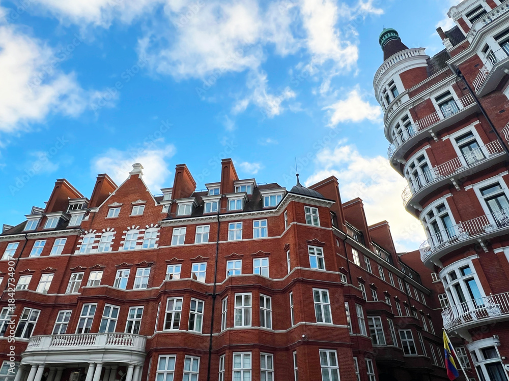 Fototapeta premium Traditional Victorian architecture in Knightsbridge, London
