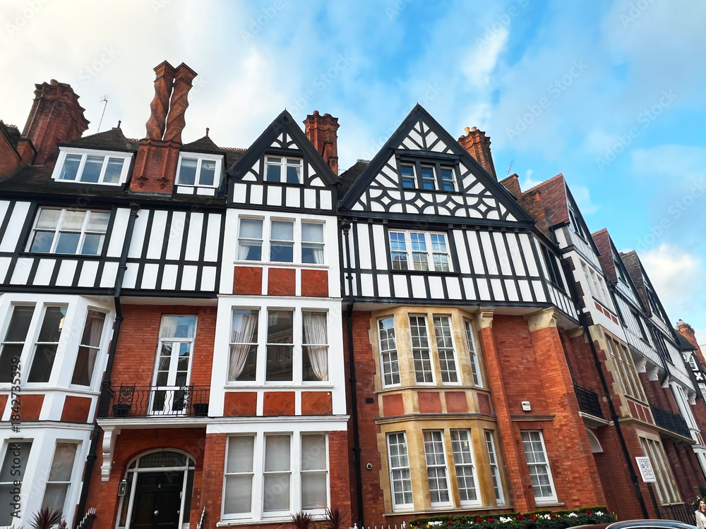 Fototapeta premium Traditional Victorian architecture in Knightsbridge, London