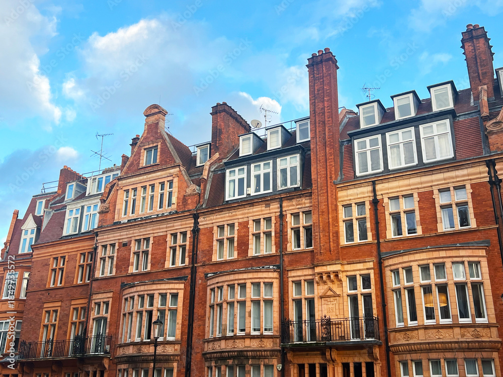 Fototapeta premium Traditional Victorian architecture in Knightsbridge, London