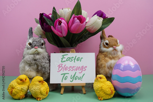Fotografia Easter Blessings To You! text with easter elements decoration on pink and green