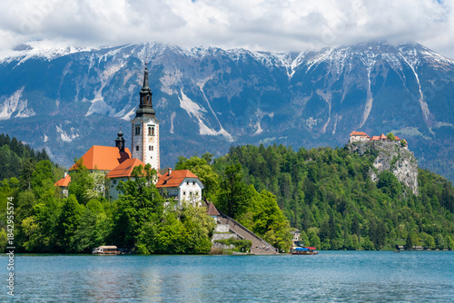 Photos Lake bled pilgrimage church with julian alps mountains