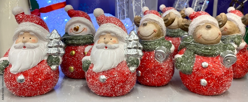 Obraz premium Santa Claus figures in the store New Year Christmas vibe mood festive photo 