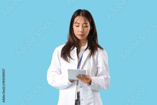 Female Asian scientist work...