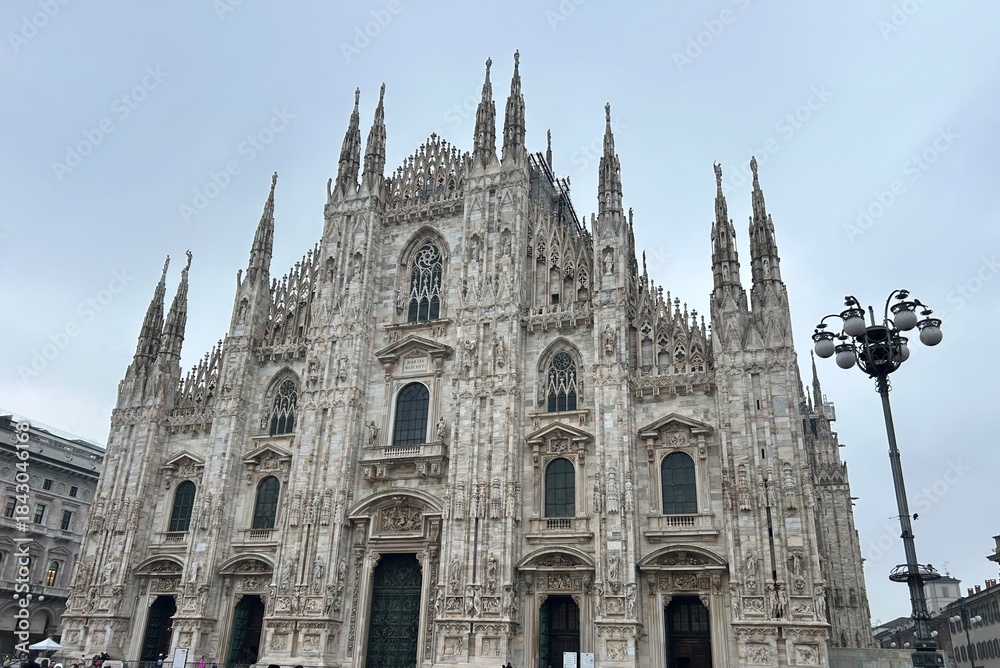 Fototapeta premium View of the Cathedral of Milan in the cloudy late afternoon.