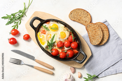 Baked eggs with cherry toma...