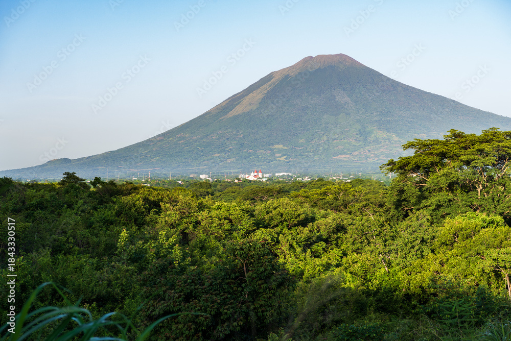 Naklejka premium Beautiful Daytime Landscape View of San Miguel city and Chaparrastique Volcano in El Salvador
