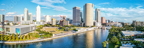 Fotografia Tampa skyline from above aerial view photography city with skyscrapers panorama