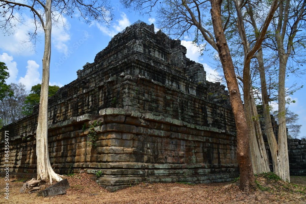 Fototapeta premium カンボジア シェムリアップ遺跡群 コー・ケー