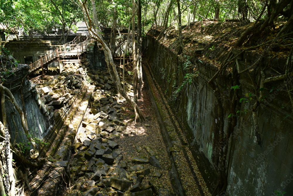 Naklejka premium カンボジア シェムリアップ遺跡群 ベン・メリア