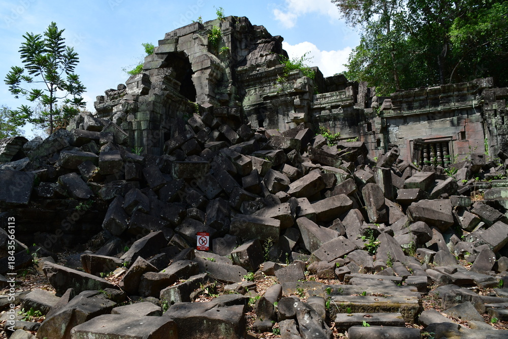 Fototapeta premium カンボジア シェムリアップ遺跡群 ベン・メリア