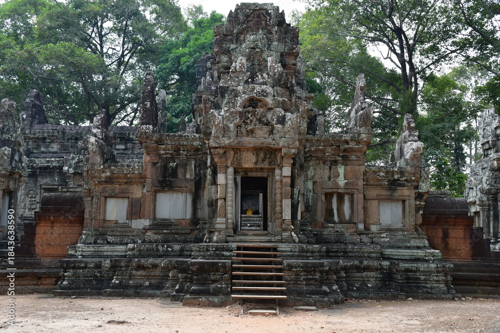 Fototapeta premium カンボジア シェムリアップ遺跡群 チャウ・サイ・テヴォーダ