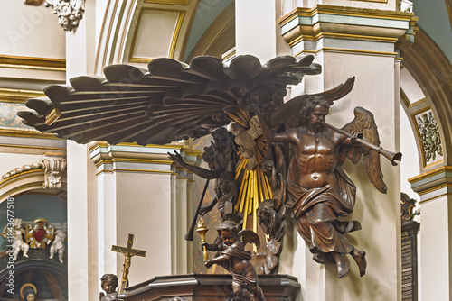 Tableau sur toile large, elaborate wood sculpture of an angel blowing a trumpet on the pulpit of