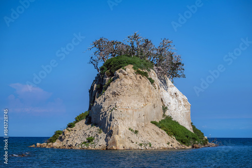 能登半島地震発生後の見附島の姿