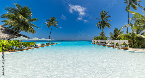 Valokuva Luxury beach resort infinity pool landscape