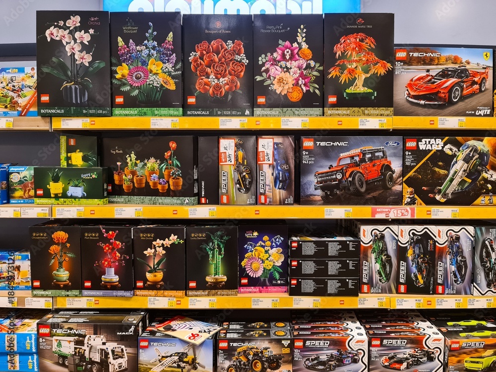 Obraz premium Kiel, Germany - 13. December 2025: Lego sets displayed on a retail store shelf