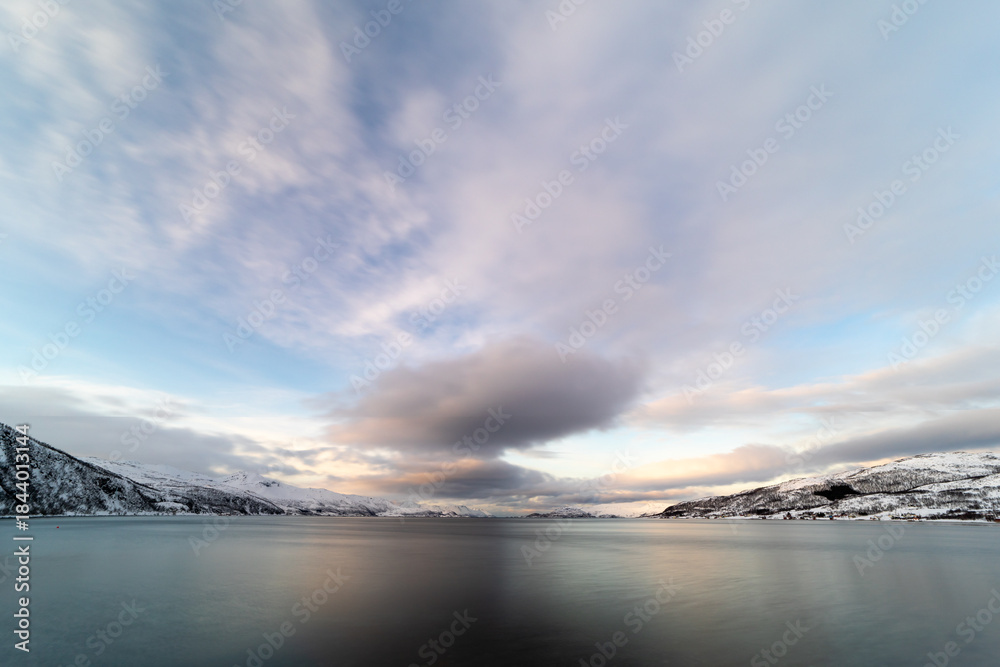 Obraz premium A beautiful fjord on Ringvassoya, Norway