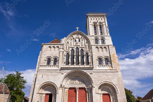 Foto Vezelay Basilica Sainte Marie Madeleine facade, architectural details