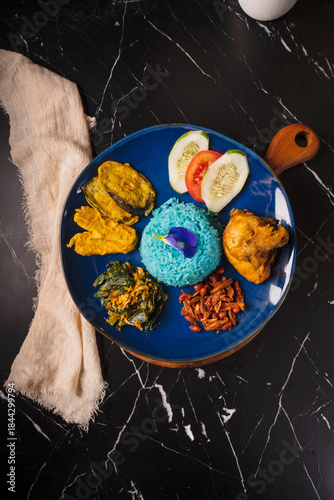 Konstfotografi Traditional Malaysian Nasi Kerabu with Fried Chicken and Vegetables