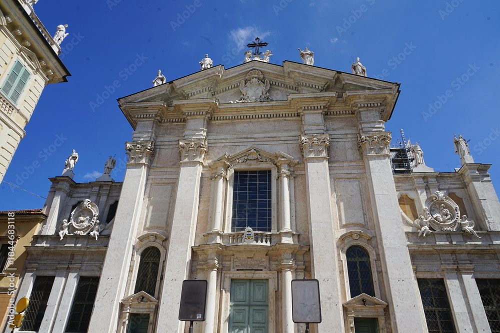 Obraz premium Cathedral in Sordello square in Mantua, Italy