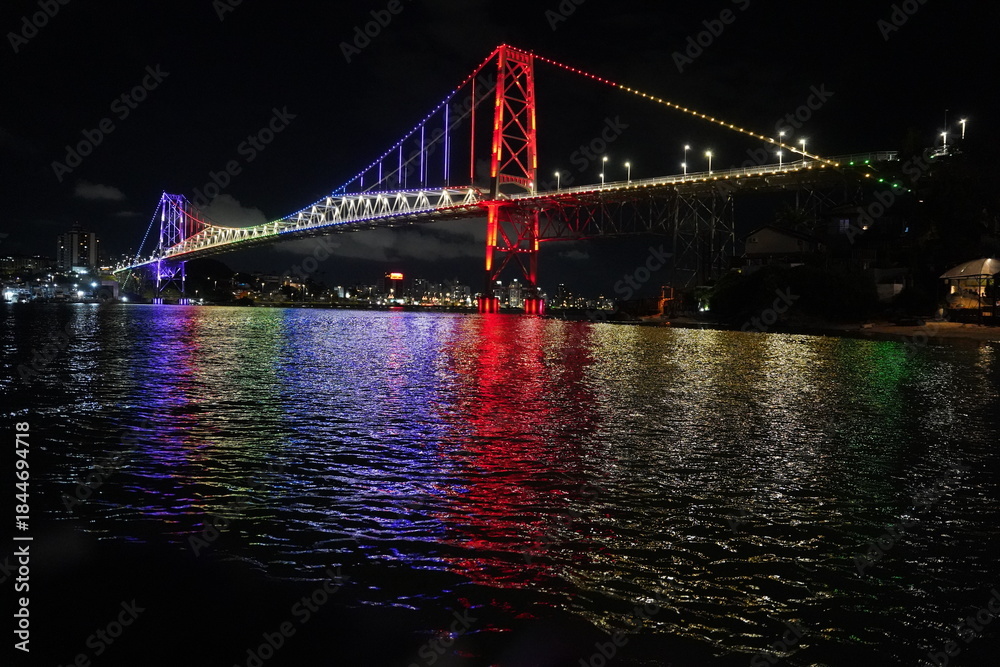 Fototapeta premium Ponte Hercílio Luz Iluminada Noite Florianópolis SC