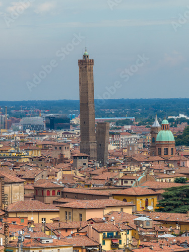 Billede på lærred Asinelli Tower above medieval rooftops - Bologna, Italy