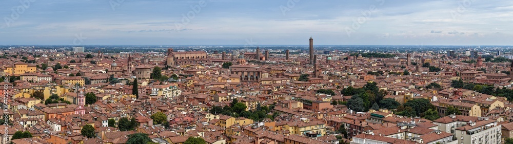 Obraz premium Historic cityscape with medieval towers - Bologna, Italy