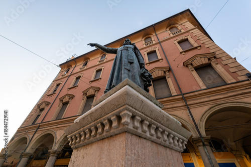 Bild auf Leinwand Monumento a Ugo Bassi statue - Bologna, Italy
