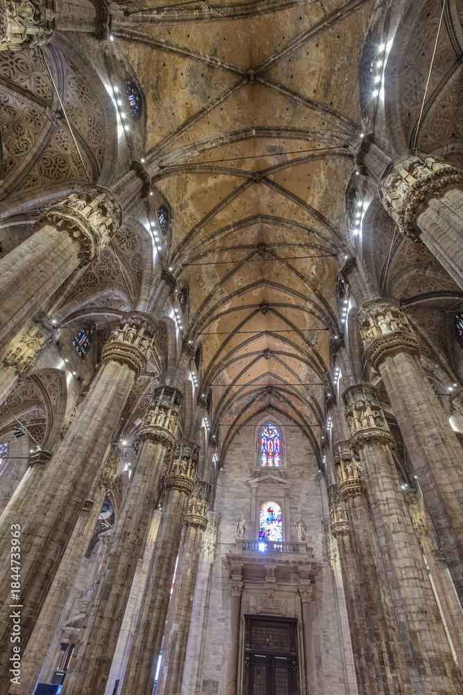 Fototapeta premium Milan Gothic Cathedral Interior With Ornate Vaulted Ceiling And Massive Stone Columns