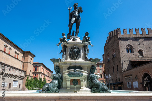 фотографія Fountain of Neptune in Piazza del Nettuno - Bologna, Italy