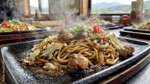 熱々鉄板で楽しむ岡山名物ひるぜん焼きそば