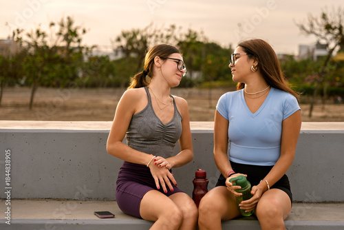Bilde på lerret Teenage girls talking, sharing social media content