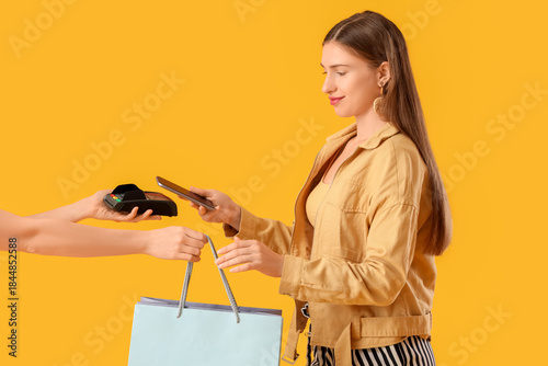 Beautiful young woman payin...