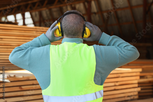 Mature male carpenter in re...