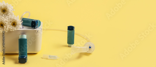 Bild auf Leinwand Modern nebulizer with inhalers and chrysanthemum flowers on yellow background