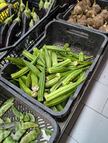 市場で売られているオクラ