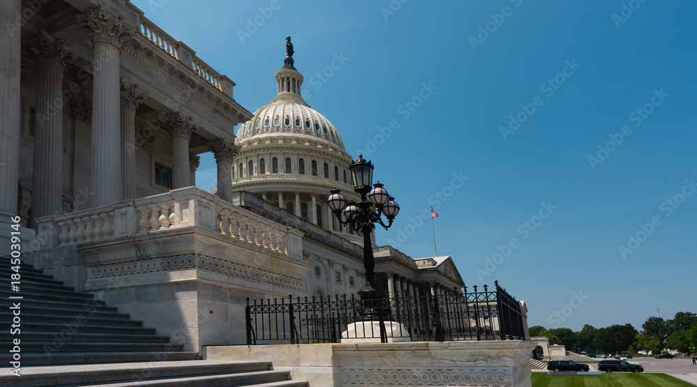 Obraz premium Capitol Building. Historic symbol of American democracy. United States Congress in Washington, DC. The Capitol dome over Capitol Hill. Federal government in the nation's capital.