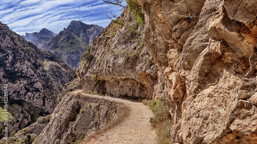 Tableau sur toile Ruta del Cares, Cares Trail Trekking Path, Picos de Europa National Park, Biosph