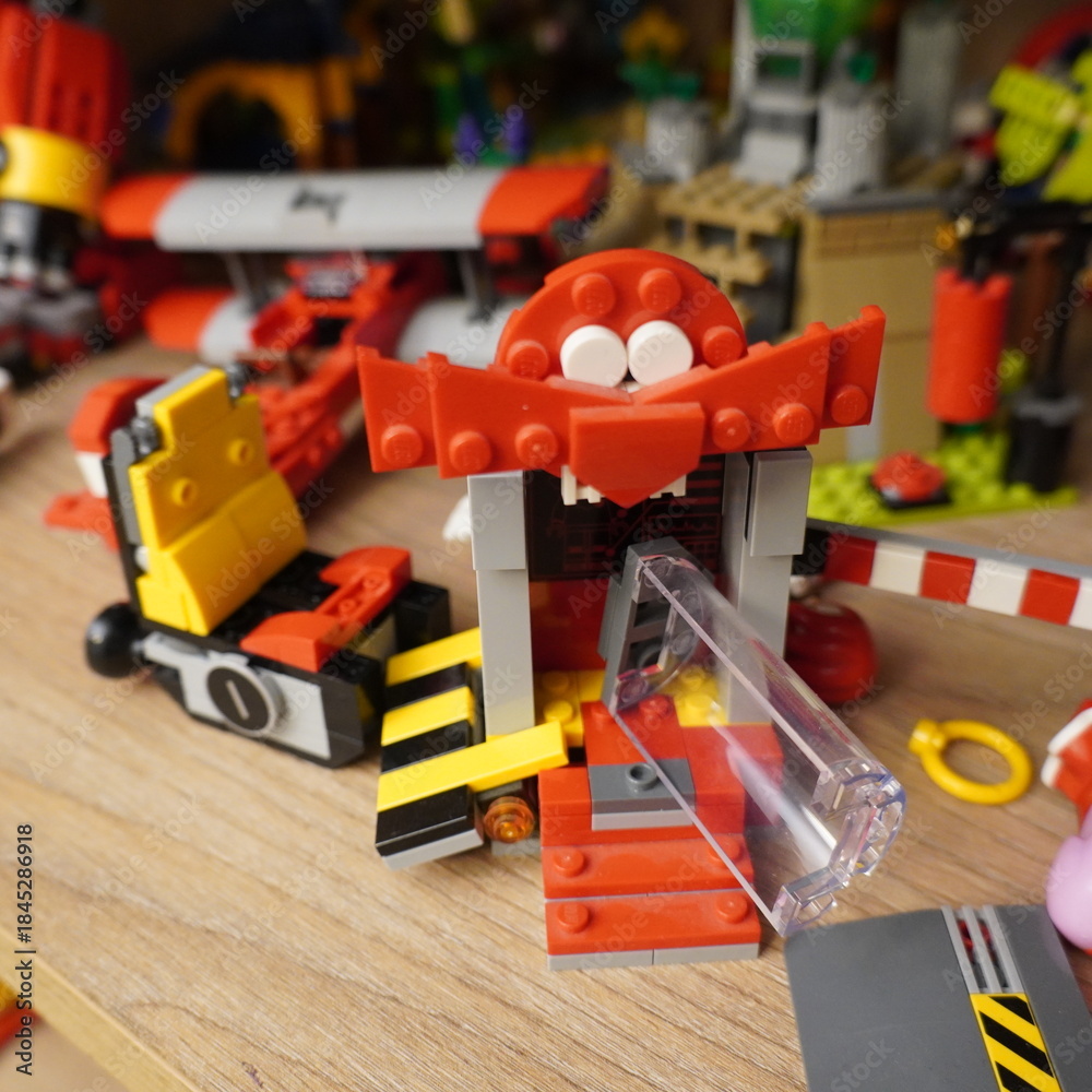 Obraz premium Close-up of a Lego build resembling Dr. Eggman's robot with red and yellow accents