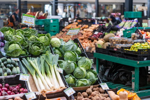 Photos A vibrant display of fresh vegetables and fruits at a local market in Ponta Delg