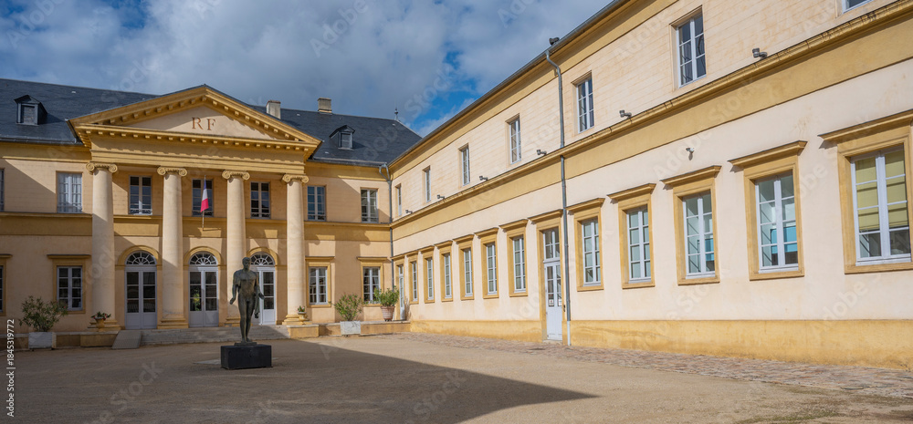 Naklejka premium The courtyard of Prefecture building, Mont de Marsan features elegant architecture with grand columns and a central statue