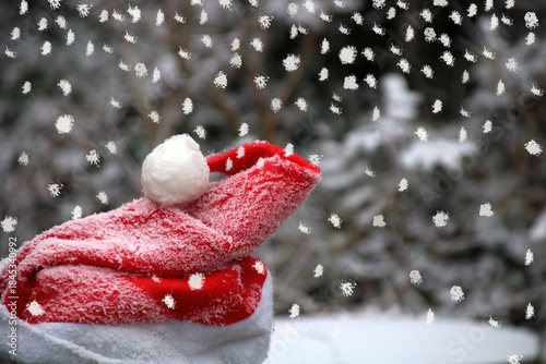 nikolausmütze im schnee