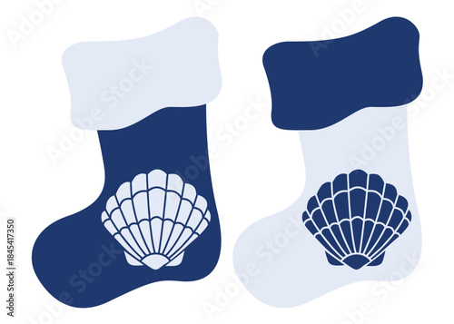Logo nautical. Silueta de concha marina en calcetín de Santa Claus para tarjetas y felicitaciones de Navidad