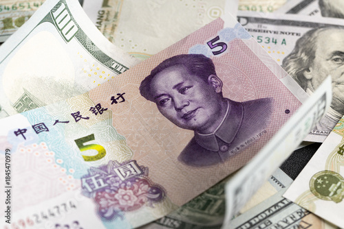 Canvastavla Overlapping Collage of US Dollar and Chinese Yuan Banknotes