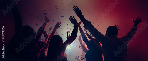 Cuadro en lienzo Crowd celebrating with raised hands and falling confetti